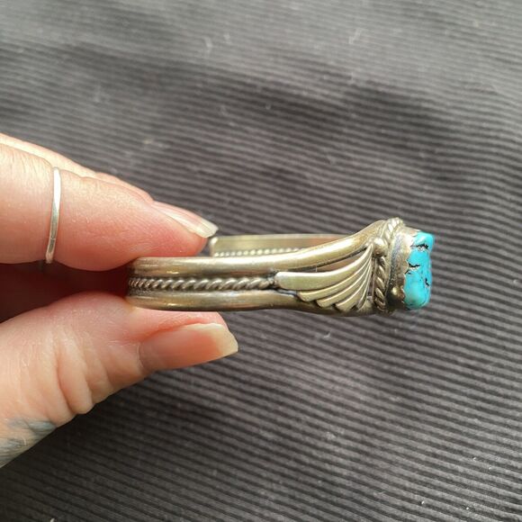 Vintage Navajo Sterling Silver Kingman Turquoise Cuff Bracelet. USA. Small. - Picture 5 of 13